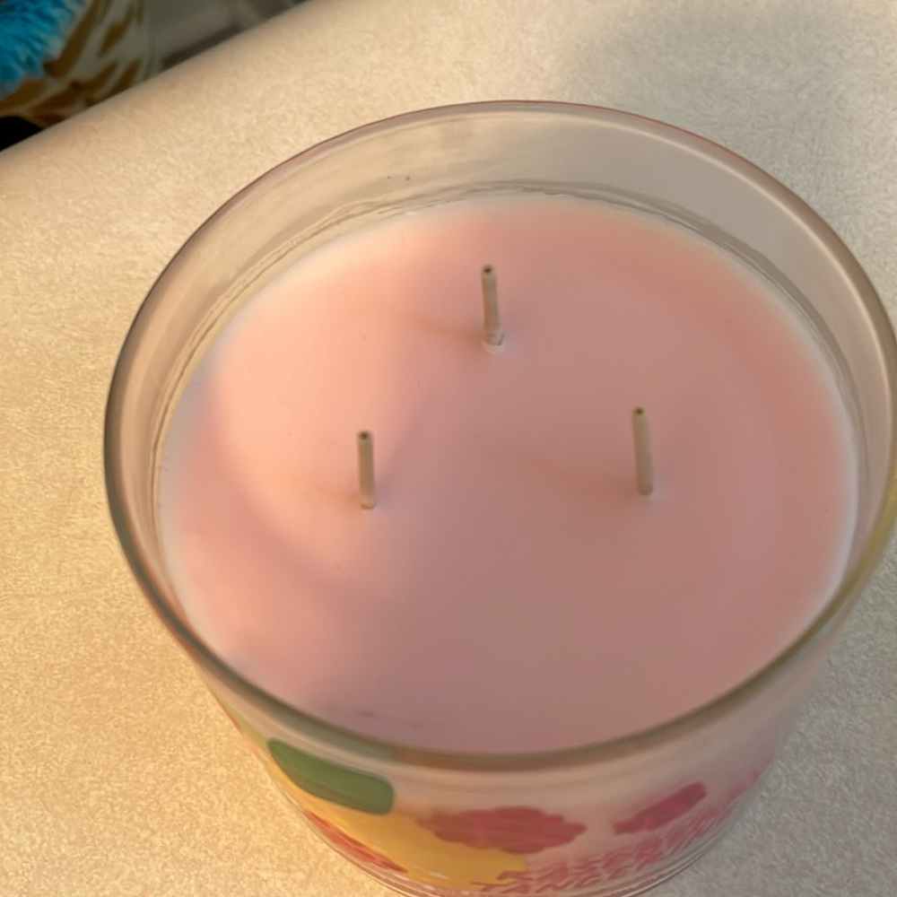 Bath & Body Raspberry Tangerine Candle - Picture 3 of 4